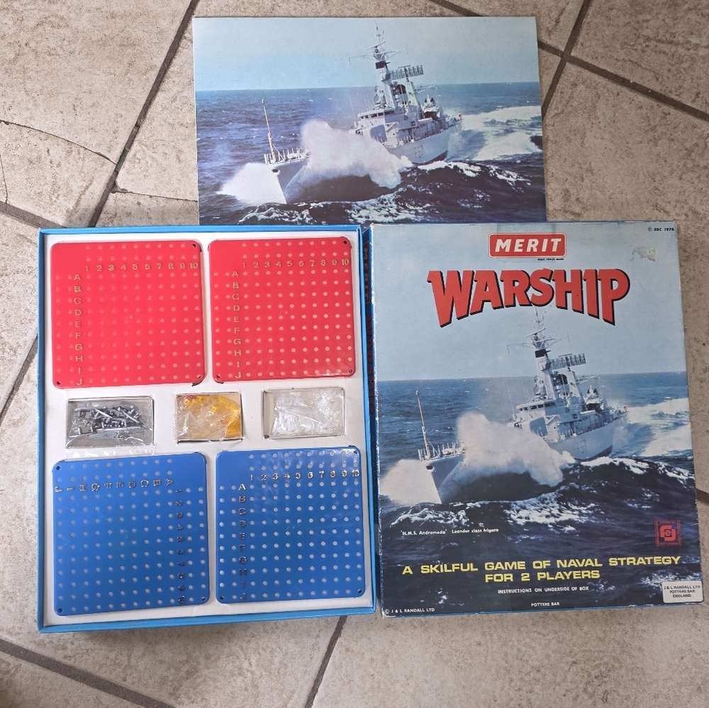 VINTAGE MERIT WARSHIP BATTLESHIPS BOARD TABLETOP GAME Complete